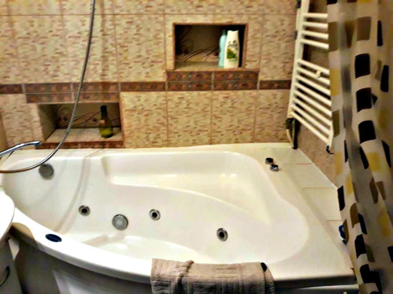 Apartment In The Historical City Center Черновцы Экстерьер фото