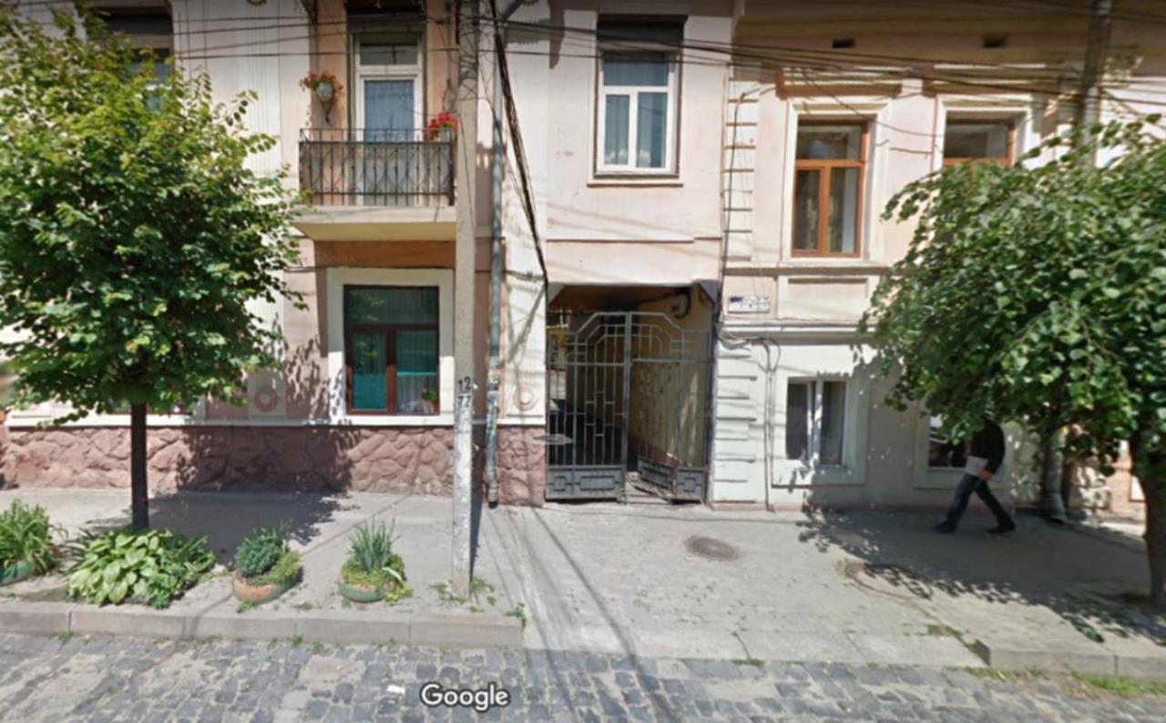 Apartment In The Historical City Center Черновцы Экстерьер фото